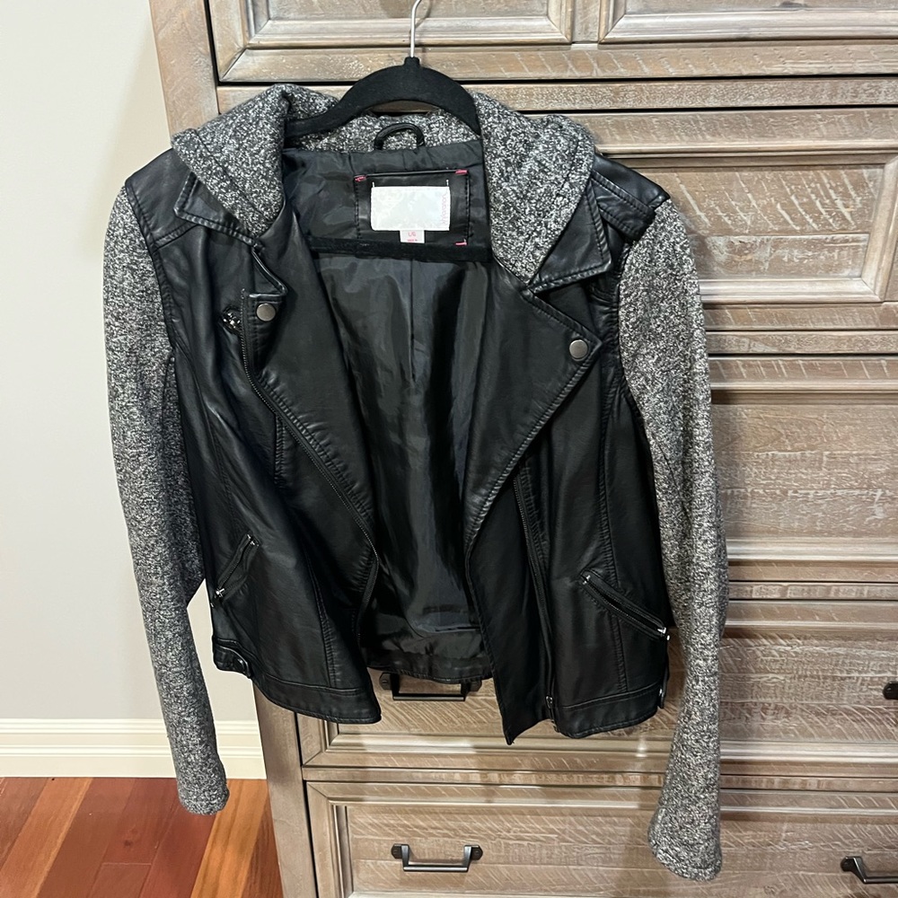 Xhiliration pleather jacket size large with hood
